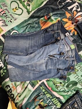 Classic Women's Juniors Blue Denim Jeans - Light to Medium Wash